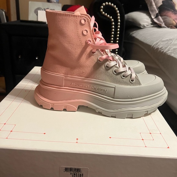 Pink and grey Alexander McQueen boots - Picture 8 of 8